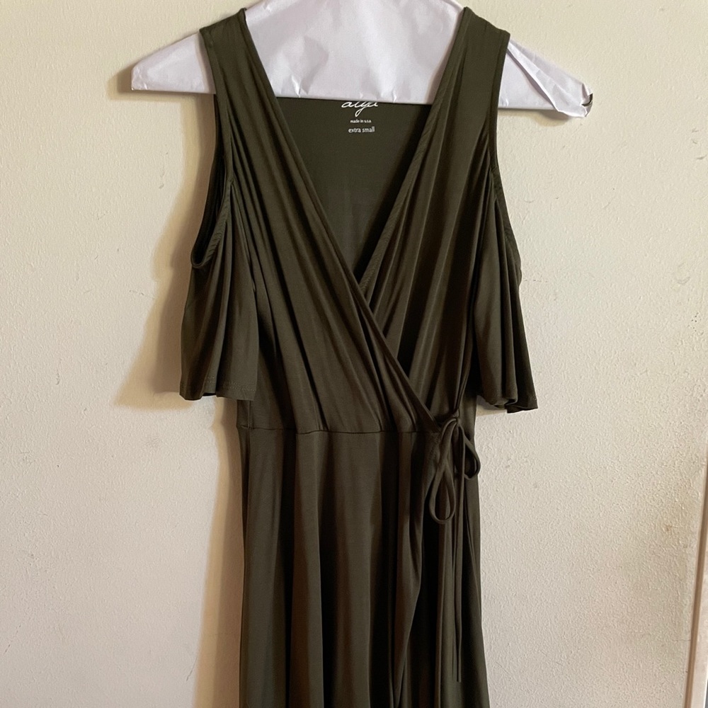 Alya Cold Shoulder V Neck Dress